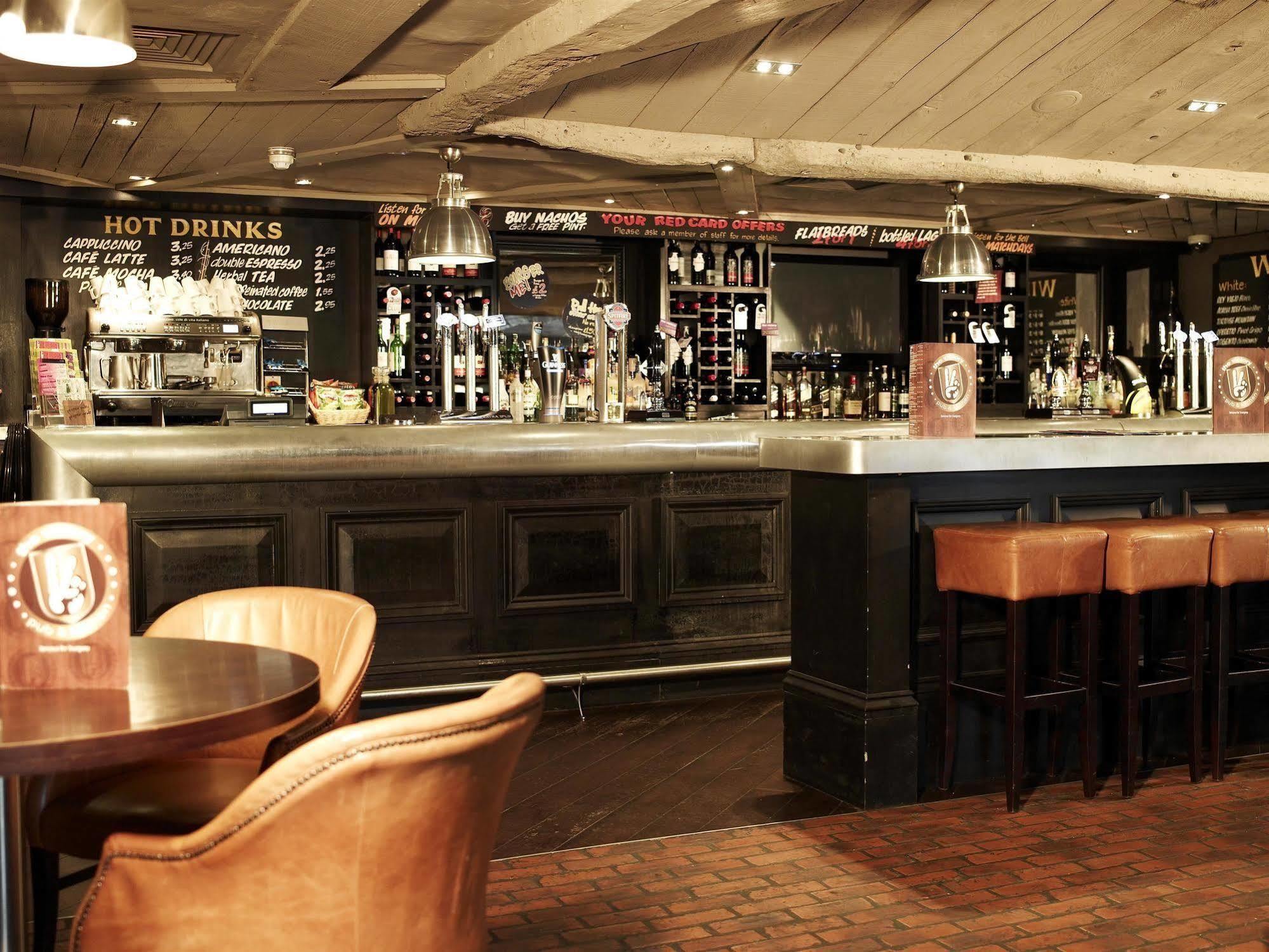 Village Manchester Hotel 3*