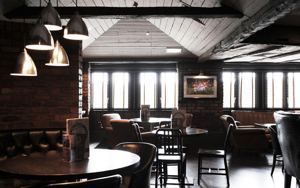 Village Manchester 3*